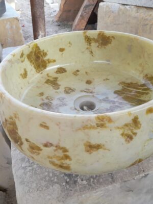 A unique Black Swan Scuplture